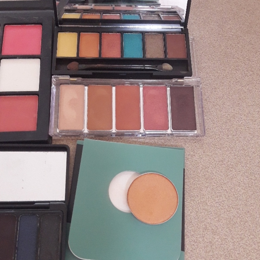 Eyeshadow - Picture 4 of 5